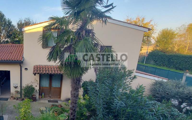 Creola di Saccolongo – Complesso residenziale e commerciale uso ristorante con terreno

In una po...