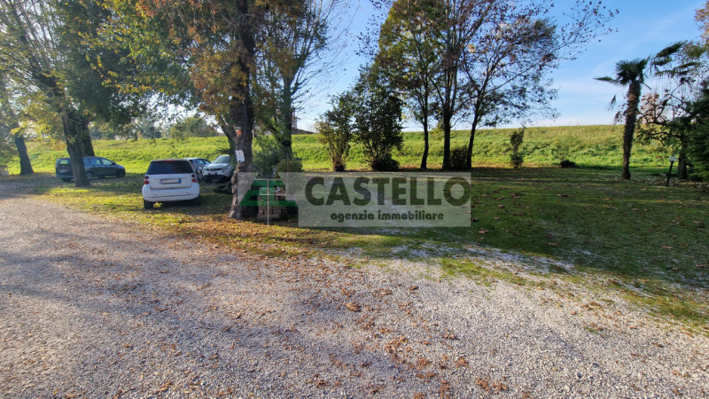 Creola di Saccolongo – Complesso residenziale e commerciale uso ristorante con terreno

In una po...