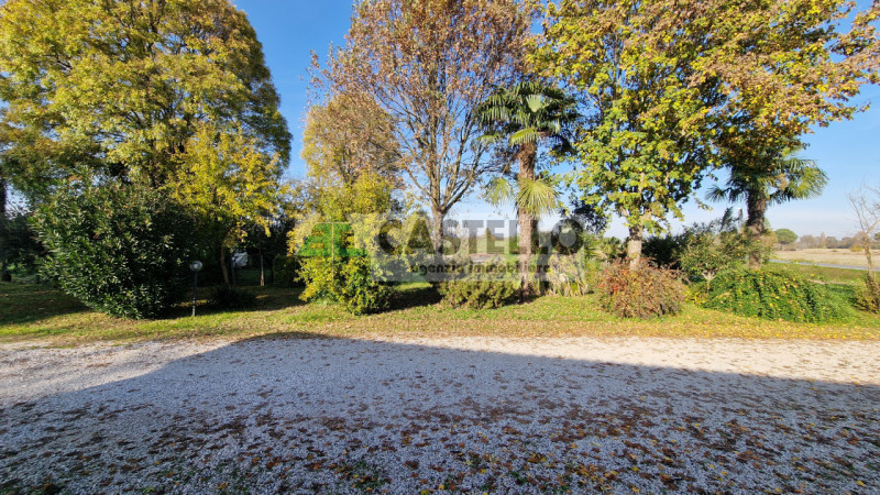 Creola di Saccolongo – Complesso residenziale e commerciale uso ristorante con terreno

In una po...