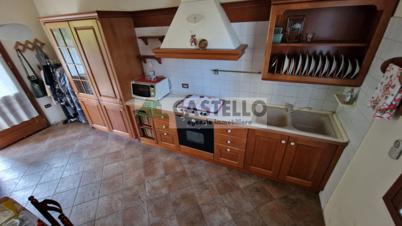 Creola di Saccolongo – Complesso residenziale e commerciale uso ristorante con terreno

In una po...