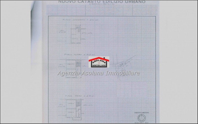 In centro al paese proponiamo in vendita villetta a schiera con scoperto privato. La casa si trov...