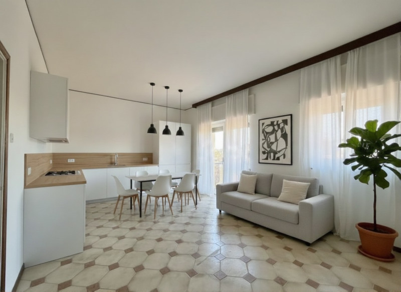 Ciao da Arcobaleno Immobiliare, oggi ti proponiamo in vendita un ampio appartamento di circa 90 m...