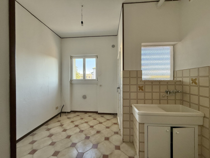 Ciao da Arcobaleno Immobiliare, oggi ti proponiamo in vendita un ampio appartamento di circa 90 m...