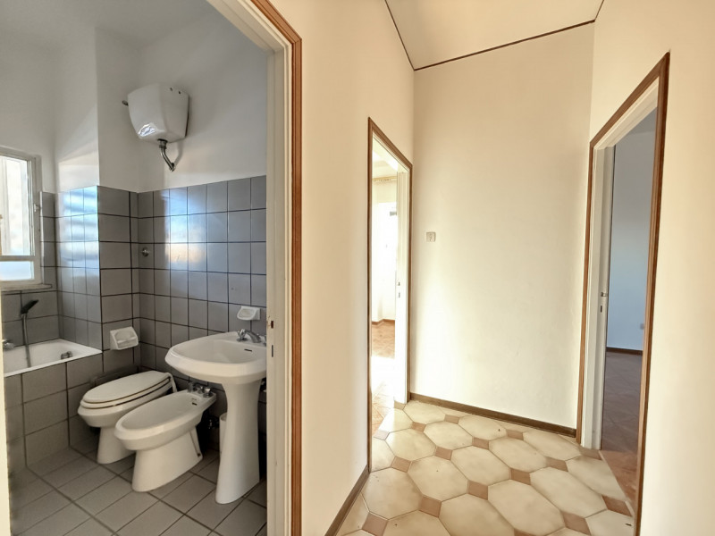 Ciao da Arcobaleno Immobiliare, oggi ti proponiamo in vendita un ampio appartamento di circa 90 m...