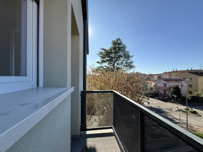 Ciao da Arcobaleno Immobiliare, oggi ti proponiamo in vendita un ampio appartamento di circa 90 m...