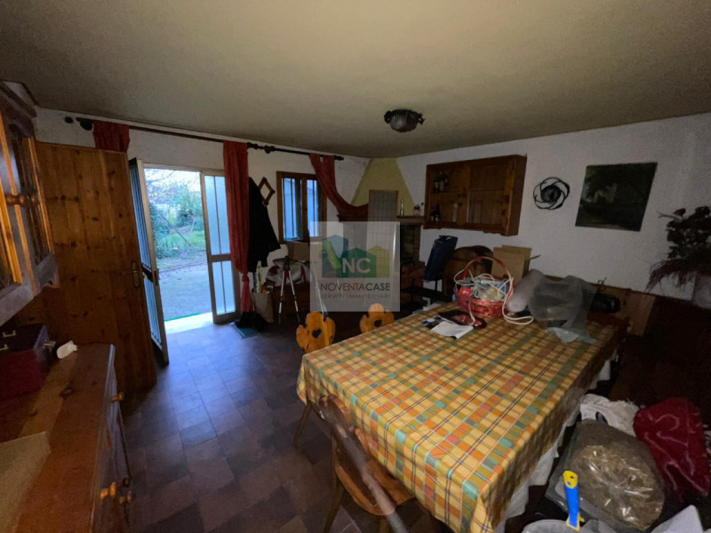 Situata nella tranquilla e ricercata zona di Noventana, questa porzione di bifamiliare rappresent...