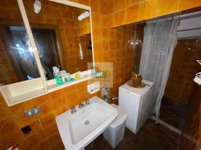 Situata nella tranquilla e ricercata zona di Noventana, questa porzione di bifamiliare rappresent...