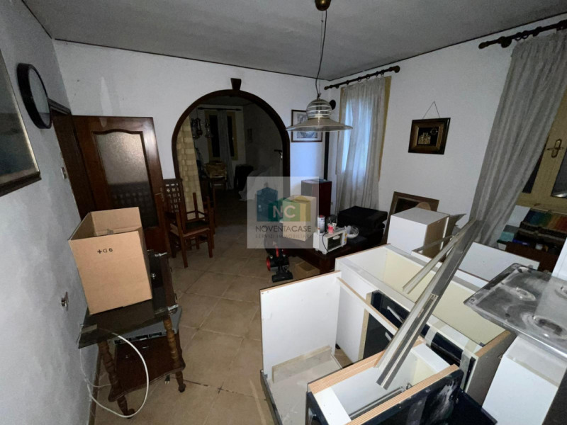 Situata nella tranquilla e ricercata zona di Noventana, questa porzione di bifamiliare rappresent...