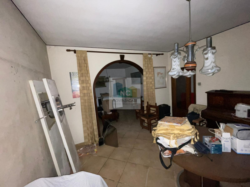 Situata nella tranquilla e ricercata zona di Noventana, questa porzione di bifamiliare rappresent...