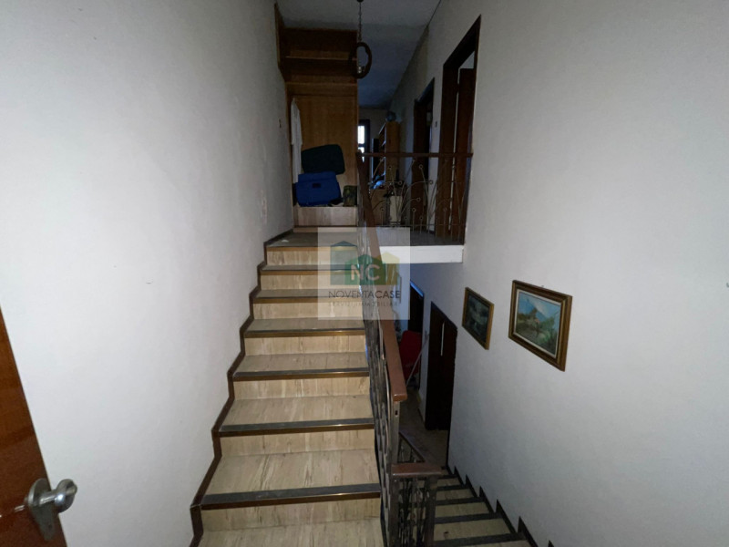 Situata nella tranquilla e ricercata zona di Noventana, questa porzione di bifamiliare rappresent...