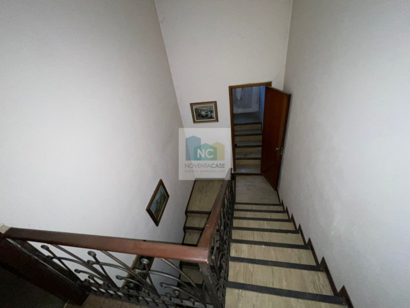 Situata nella tranquilla e ricercata zona di Noventana, questa porzione di bifamiliare rappresent...