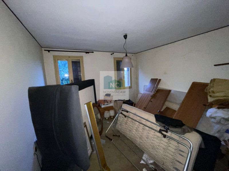 Situata nella tranquilla e ricercata zona di Noventana, questa porzione di bifamiliare rappresent...