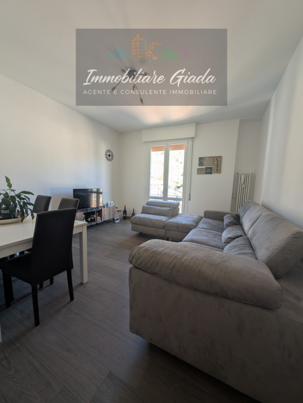 Situato nel cuore di Vittorio Veneto, proponiamo in vendita un luminosissimo appartamento quadril...