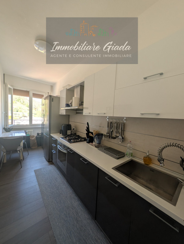 Situato nel cuore di Vittorio Veneto, proponiamo in vendita un luminosissimo appartamento quadril...