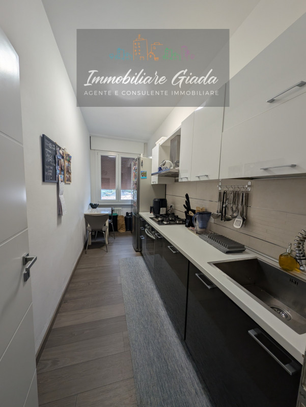 Situato nel cuore di Vittorio Veneto, proponiamo in vendita un luminosissimo appartamento quadril...