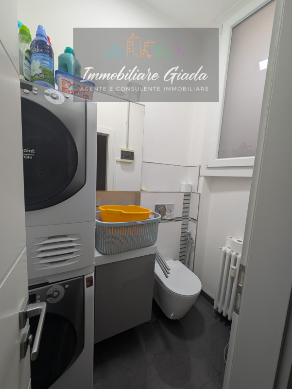 Situato nel cuore di Vittorio Veneto, proponiamo in vendita un luminosissimo appartamento quadril...