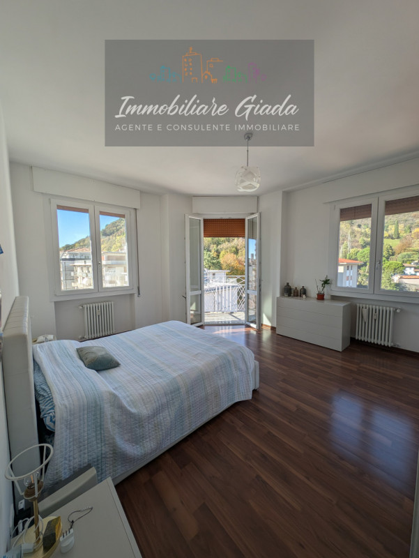 Situato nel cuore di Vittorio Veneto, proponiamo in vendita un luminosissimo appartamento quadril...