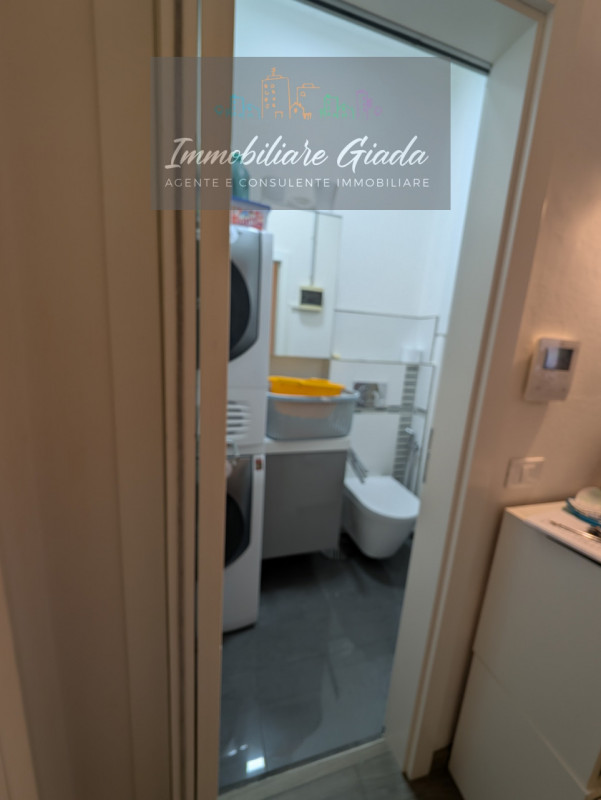 Situato nel cuore di Vittorio Veneto, proponiamo in vendita un luminosissimo appartamento quadril...