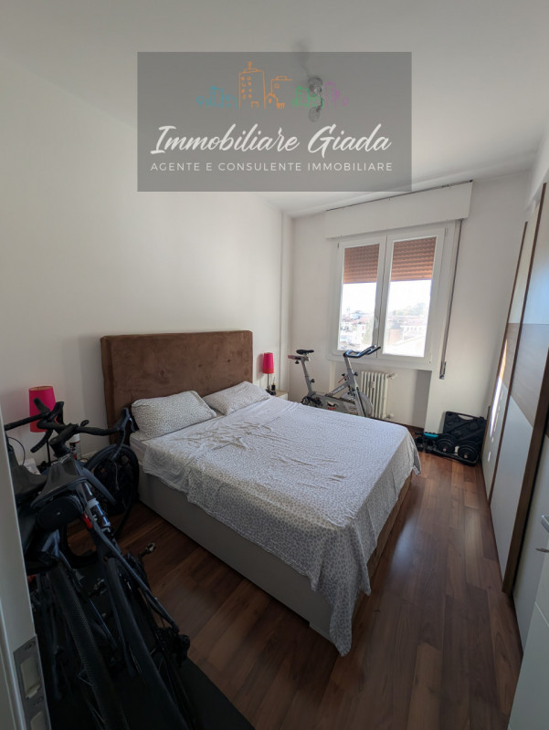 Situato nel cuore di Vittorio Veneto, proponiamo in vendita un luminosissimo appartamento quadril...