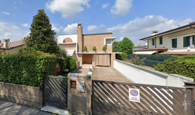 Scopri questa bellissima porzione di bifamiliare situata nella zona più affascinante di Sarmeola,...