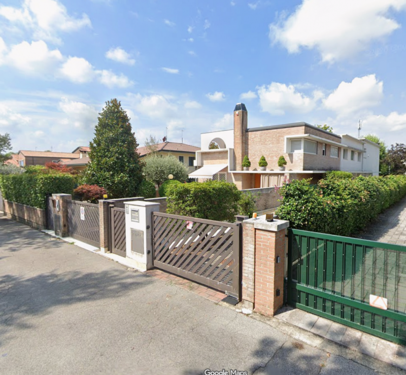 Scopri questa bellissima porzione di bifamiliare situata nella zona più affascinante di Sarmeola,...