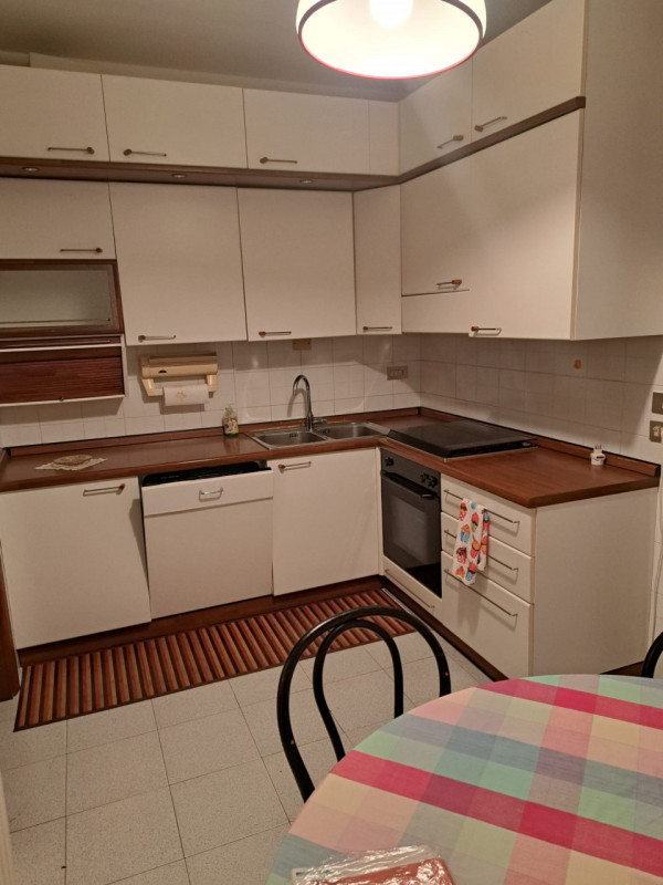 Rubano centro su palazzina di 4 unità affittasi appartamento al secondo ed ultimo piano disposto ...