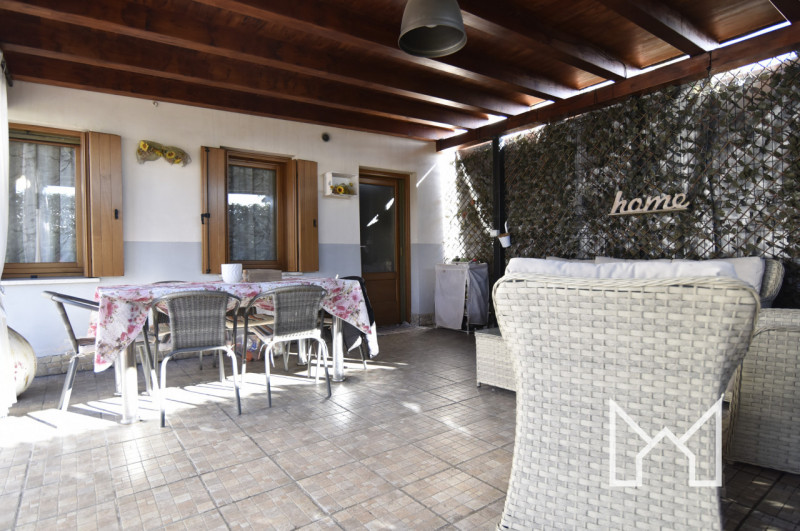 SACRO CUORE- Inserita in zona residenziale comoda ai principali servizi, proponiamo abitazione ce...