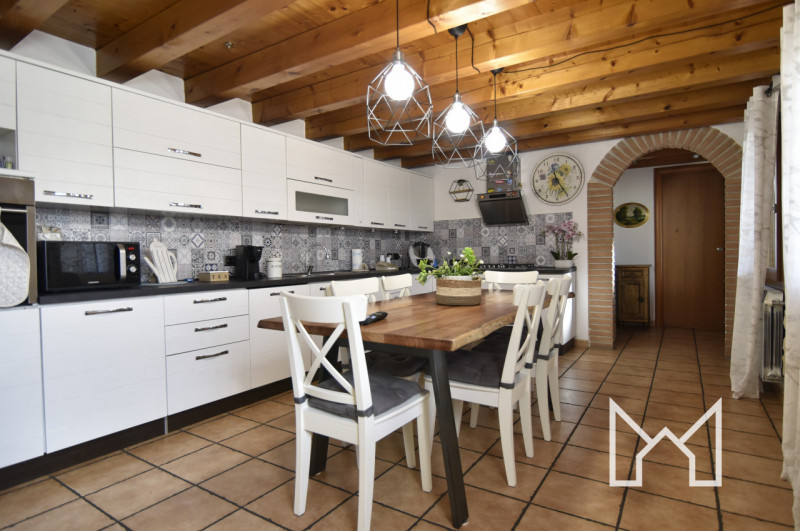 SACRO CUORE- Inserita in zona residenziale comoda ai principali servizi, proponiamo abitazione ce...