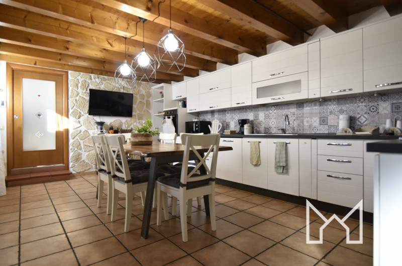 SACRO CUORE- Inserita in zona residenziale comoda ai principali servizi, proponiamo abitazione ce...