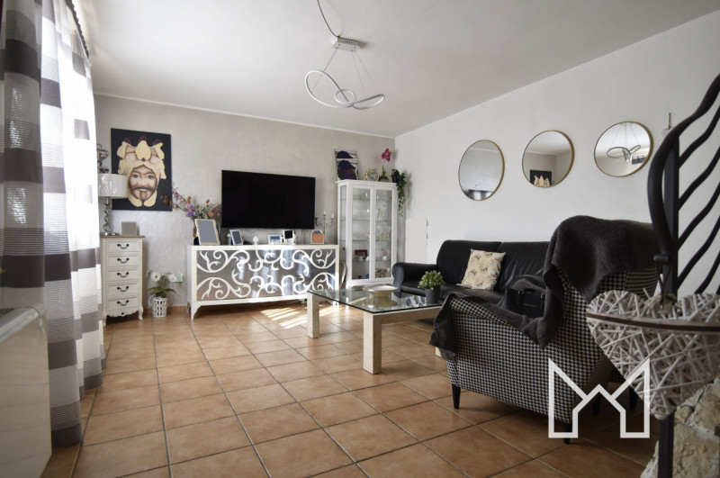 SACRO CUORE- Inserita in zona residenziale comoda ai principali servizi, proponiamo abitazione ce...