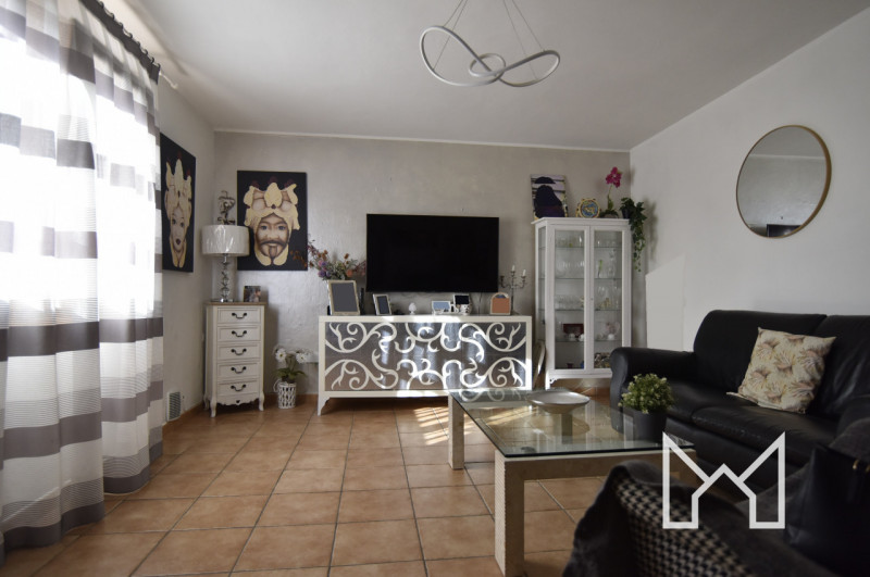 SACRO CUORE- Inserita in zona residenziale comoda ai principali servizi, proponiamo abitazione ce...