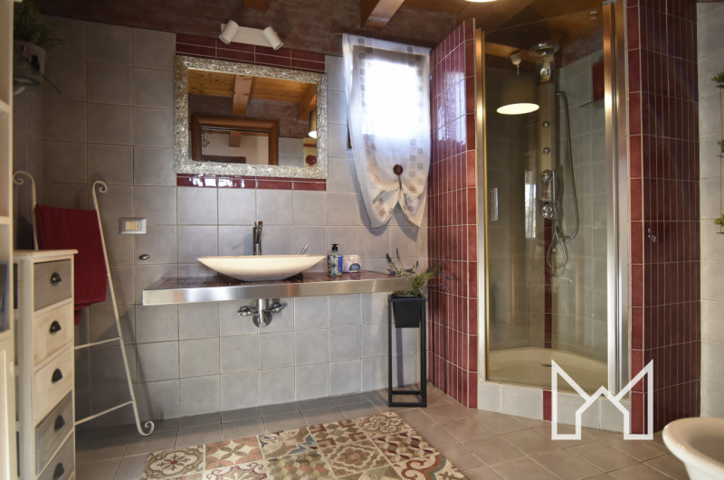 SACRO CUORE- Inserita in zona residenziale comoda ai principali servizi, proponiamo abitazione ce...