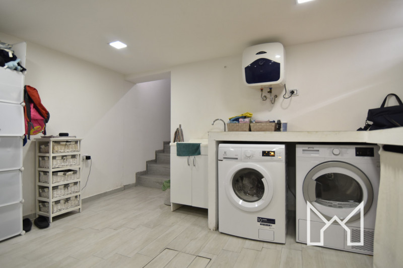 SACRO CUORE- Inserita in zona residenziale comoda ai principali servizi, proponiamo abitazione ce...