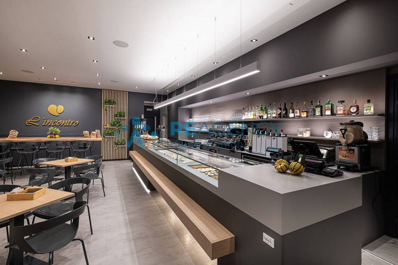 MONTECCHIO MAGGIORE

Cedesi BAR trentennale gestione con muri, 110 mq, lungo statale di grande af...