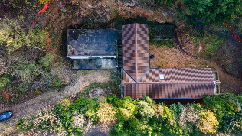 Nel cuore del Parco dei Colli Euganei, a Baone (PD), nasce una villa moderna realizzata allo stat...