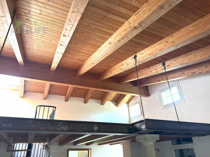 FARA VICENTINO: proprietà agricola di 5 ettari, in splendida posizione collinare con vigneto prod...