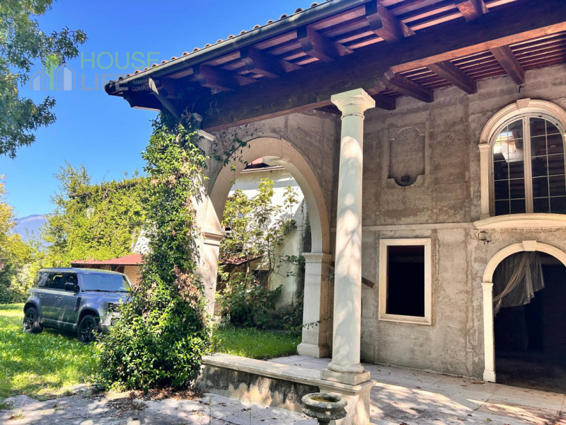 FARA VICENTINO: proprietà agricola di 5 ettari, in splendida posizione collinare con vigneto prod...