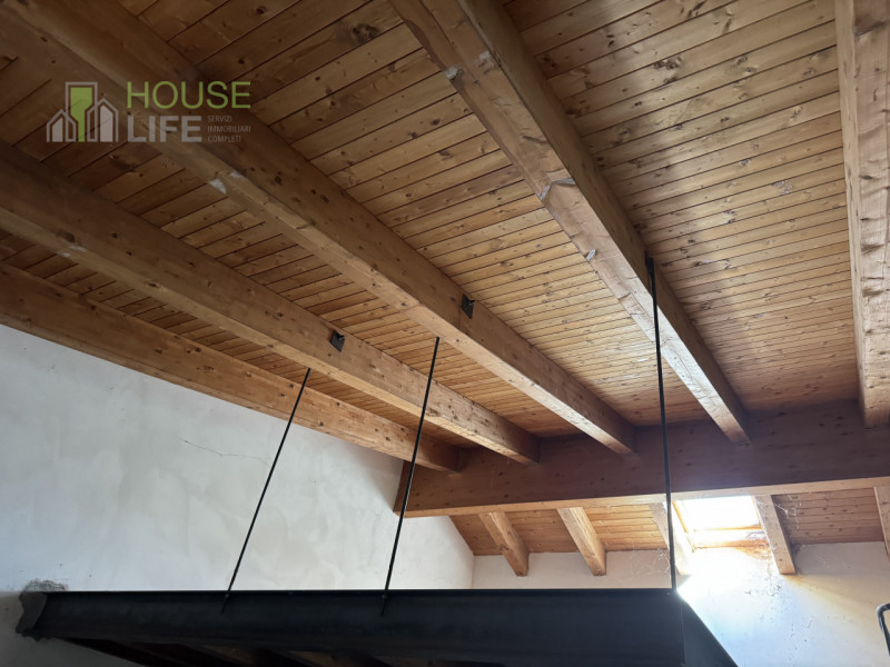 FARA VICENTINO: proprietà agricola di 5 ettari, in splendida posizione collinare con vigneto prod...