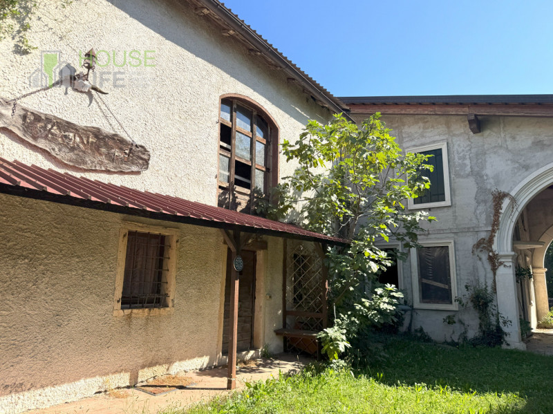 FARA VICENTINO: proprietà agricola di 5 ettari, in splendida posizione collinare con vigneto prod...