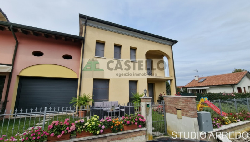 Campodarsego – zona S.Andrea ampia porzione di bifamiliare di ~220mq netti al grezzo con giardino...