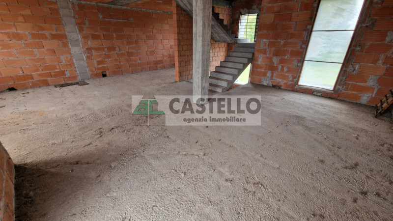 Campodarsego – zona S.Andrea ampia porzione di bifamiliare di ~220mq netti al grezzo con giardino...