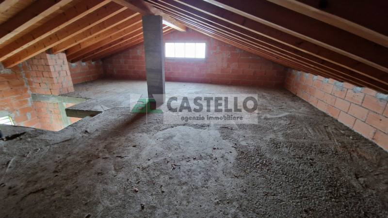 Campodarsego – zona S.Andrea ampia porzione di bifamiliare di ~220mq netti al grezzo con giardino...