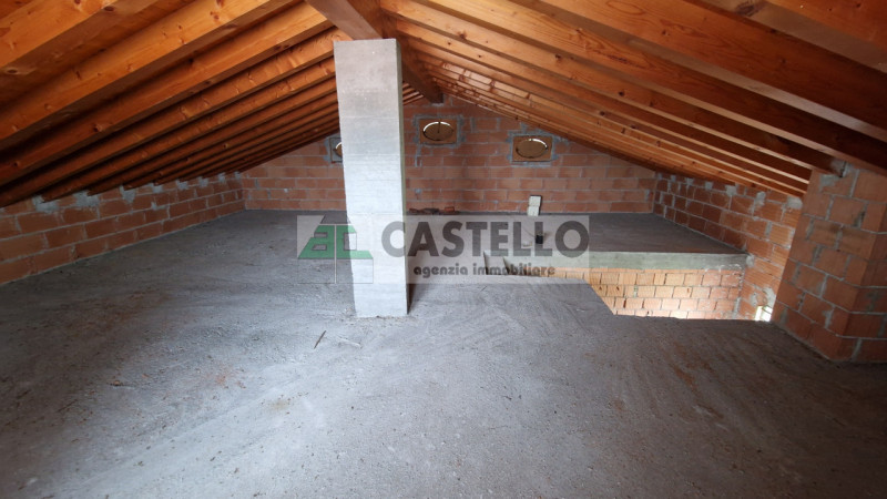 Campodarsego – zona S.Andrea ampia porzione di bifamiliare di ~220mq netti al grezzo con giardino...