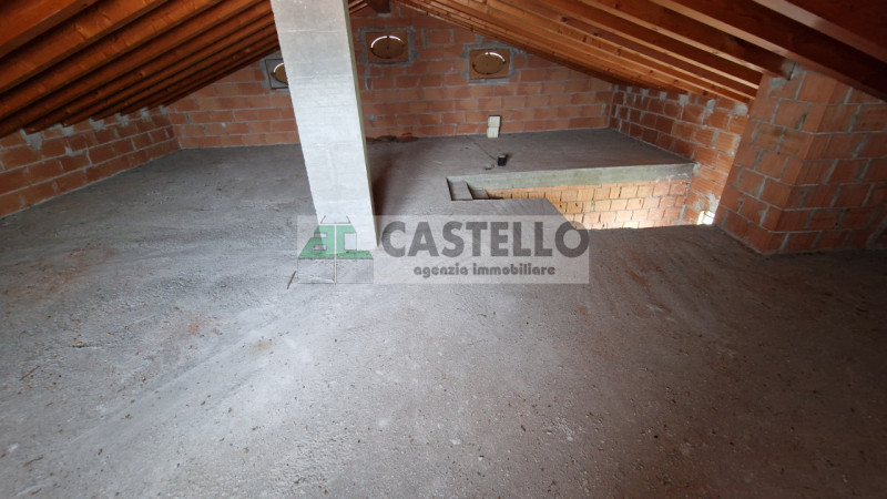 Campodarsego – zona S.Andrea ampia porzione di bifamiliare di ~220mq netti al grezzo con giardino...