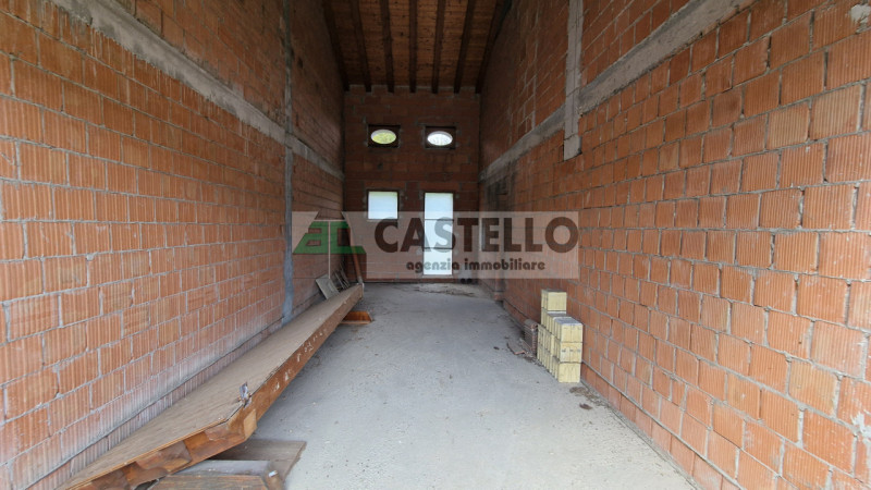 Campodarsego – zona S.Andrea ampia porzione di bifamiliare di ~220mq netti al grezzo con giardino...