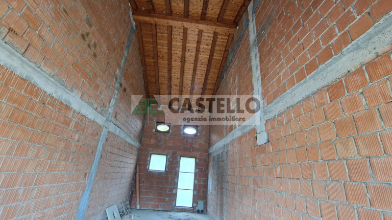 Campodarsego – zona S.Andrea ampia porzione di bifamiliare di ~220mq netti al grezzo con giardino...