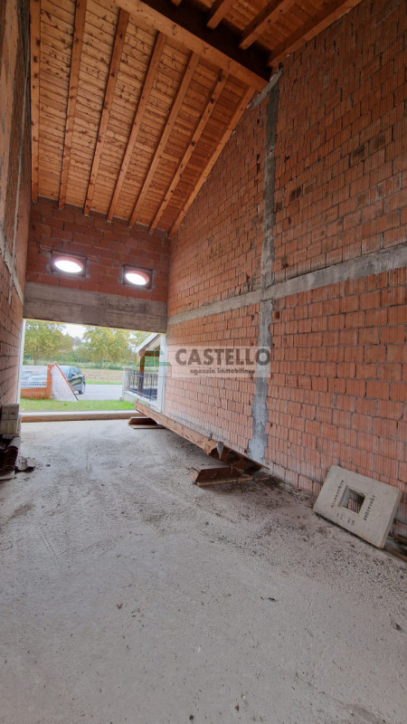 Campodarsego – zona S.Andrea ampia porzione di bifamiliare di ~220mq netti al grezzo con giardino...