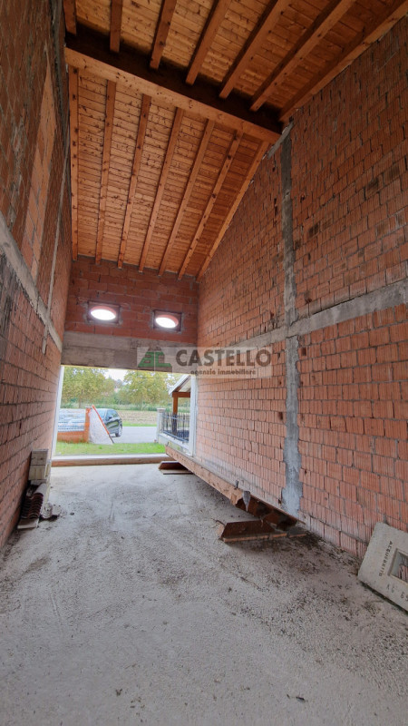 Campodarsego – zona S.Andrea ampia porzione di bifamiliare di ~220mq netti al grezzo con giardino...