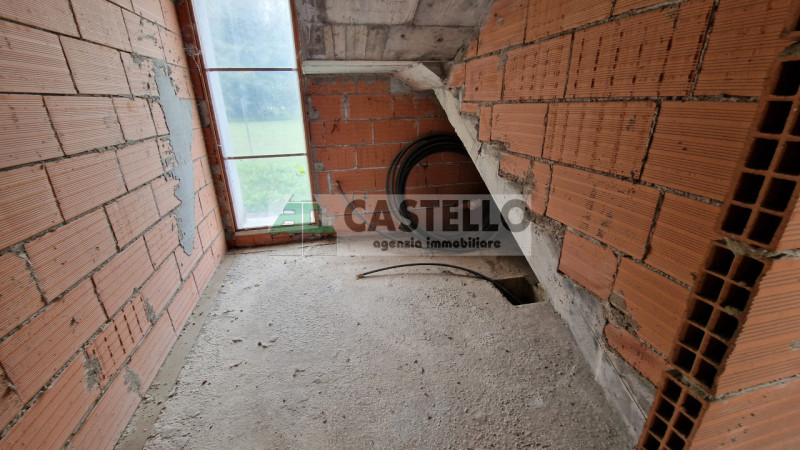 Campodarsego – zona S.Andrea ampia porzione di bifamiliare di ~220mq netti al grezzo con giardino...