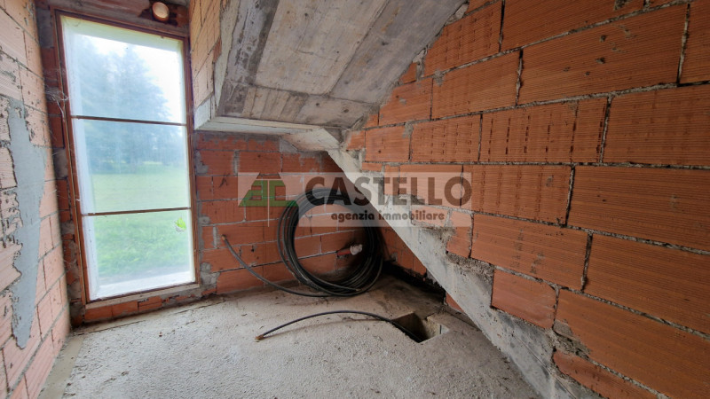 Campodarsego – zona S.Andrea ampia porzione di bifamiliare di ~220mq netti al grezzo con giardino...